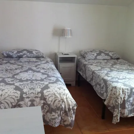 Holiday home Stunning 3 Bedroom With Sea Views *