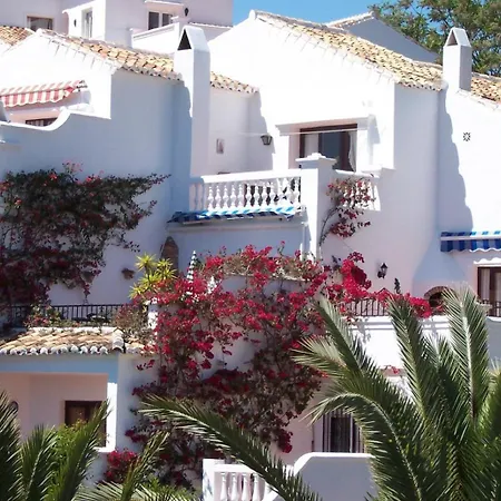 Holiday home Stunning 3 Bedroom With Sea Views *